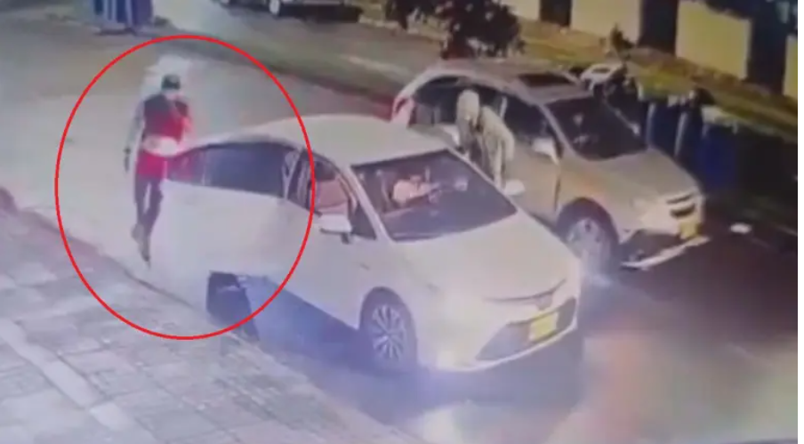 Mujeres vivieron momentos de pánico durante violento robo de vehículo en el norte de Bogotá