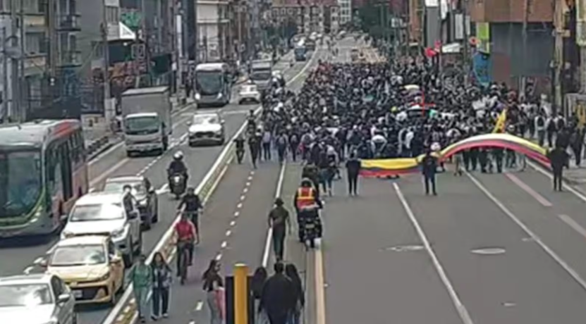 Bogotá enfrentó una jornada de caos vial por marchas y accidente fatal en plena hora pico