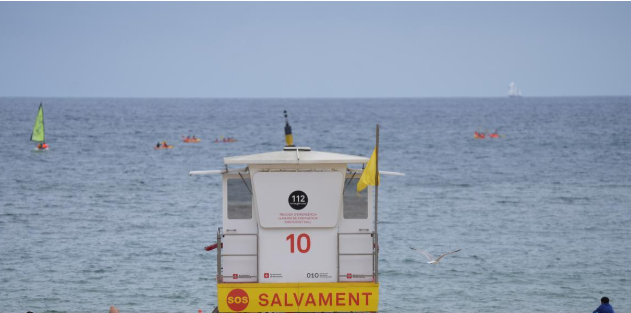 Tragedia en playa de Tarragona: un menor murió ahogado y otros dos permanecen en estado crítico