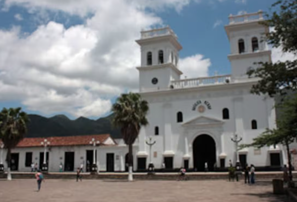 “Girón Monumento de Moda”: el municipio colonial exhibe su talento en una gran pasarela