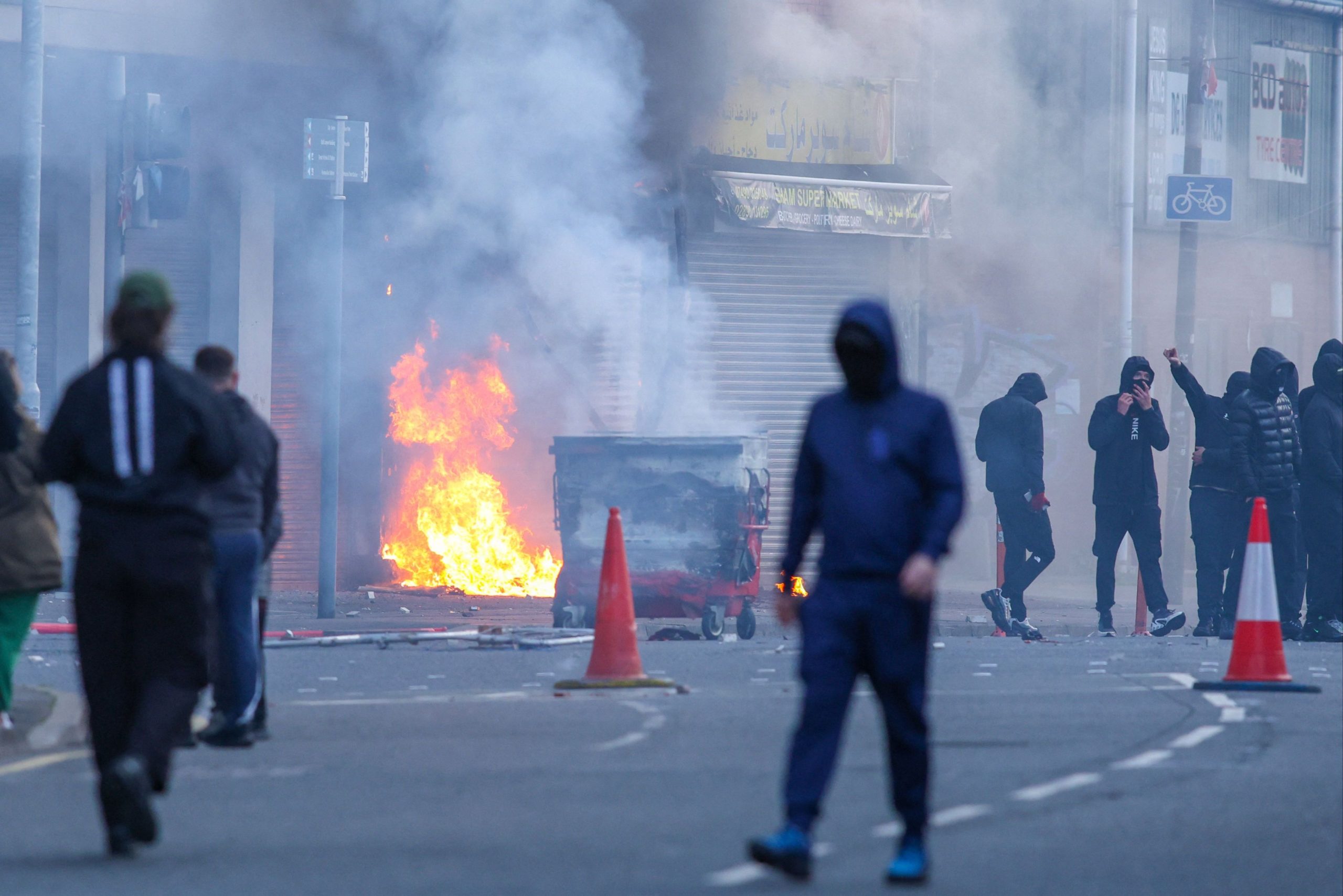 Protestas en Belfast elevan la tensión por el debate migratorio