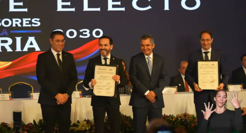 Abelardo de la Espriella recibió credencial como presidente electo y prometió no defraudar a los colombianos