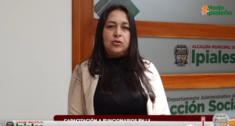 Capacitan a funcionarios en lengua de señas para mejorar la atención al usuario
