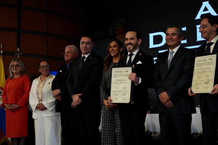 Credenciales- Corferias- CNE- Presidente- Abelardo De La Espriella- Firmes por la Patria- Petro- Cristian Quiroz- Juan Manuel Restrepo - Colombia- 25JUN-