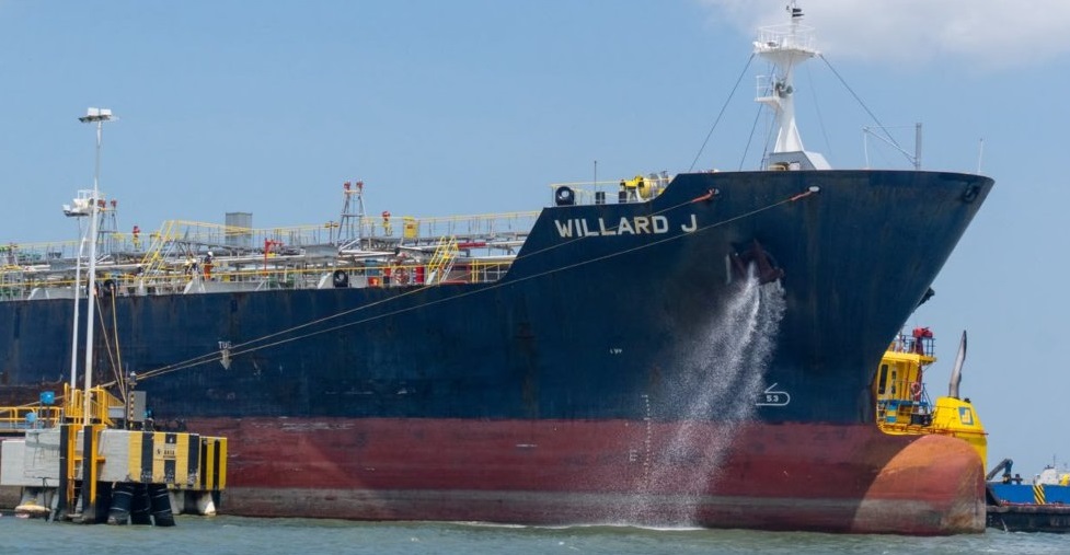 Para garantizar el abastecimiento de combustibles en el suroccidente colombiano, 103.000 barriles partieron desde la Refinería de Cartagena con destino al Puerto de Tumaco.
