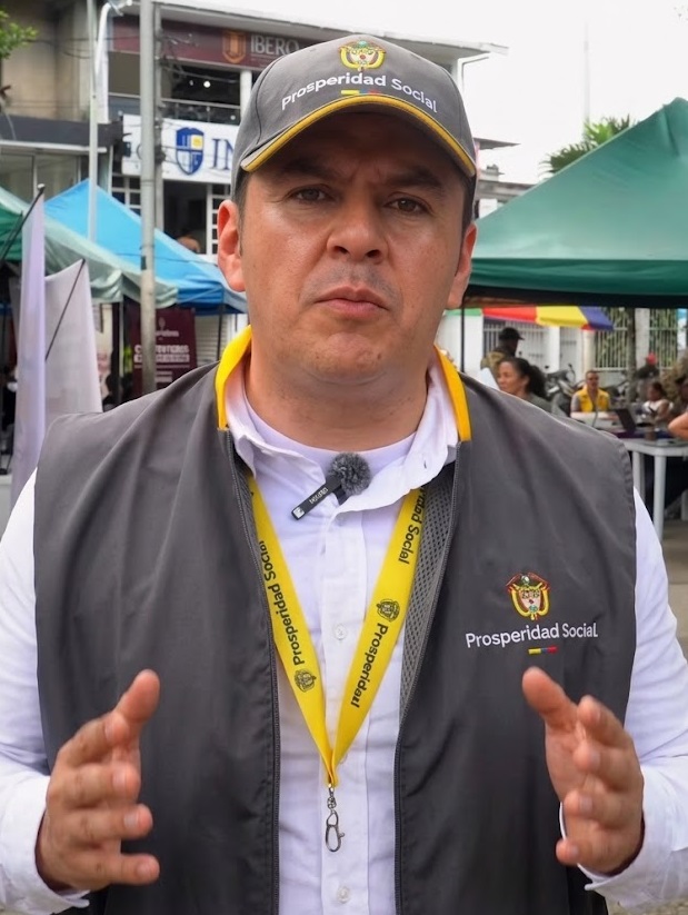 Luis Pantoja, funcionario.