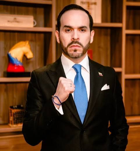 Abelardo de la Espriella plantea reactivar el petróleo y reforzar la seguridad energética en Colombia.