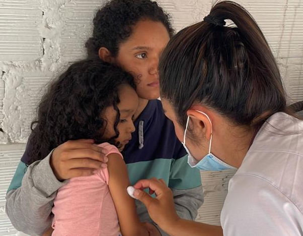 Informe alerta sobre brechas en vacunación y aumento de enfermedades prevenibles en Colombia