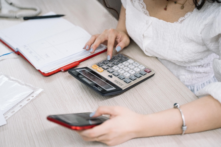 Controla tus gastos fijos y variables fácilmente