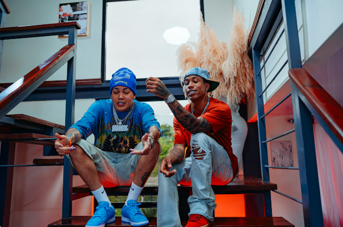 Nino Freestyle y Yaisel llegan con «Son Mìo» el dembow que pondrà el verano en modo rulay.