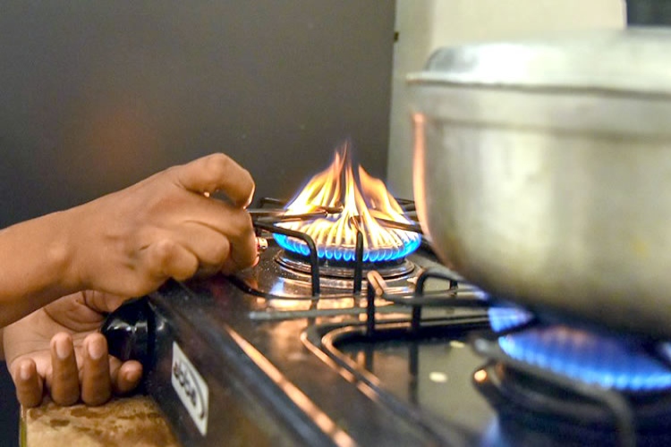 Familias estrenan gas