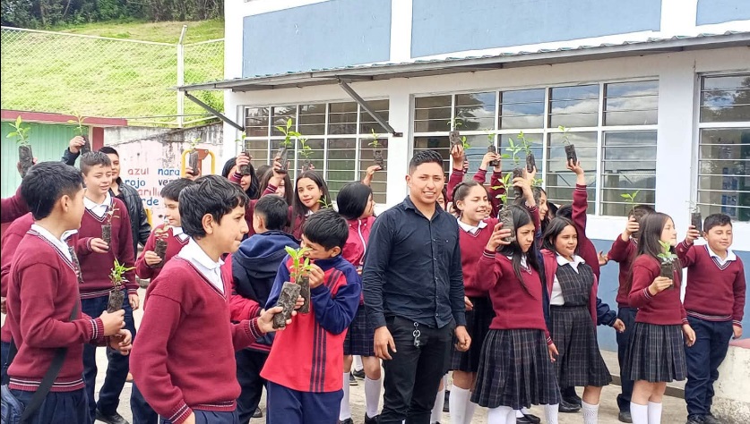 Ospina fortalece la cultura ambiental en las escuelas