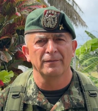 William Morales, comandante.
