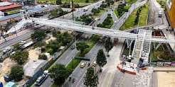 Avanza la construcción del puente peatonal sobre la avenida Boyacá, cerca del centro comercial El Edén