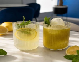 Una combinación de frutas tropicales con un toque de jengibre limón y menta