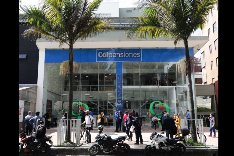 El giro inesperado en las pensiones: miles de afiliados abandonan Colpensiones para volver al sector privado