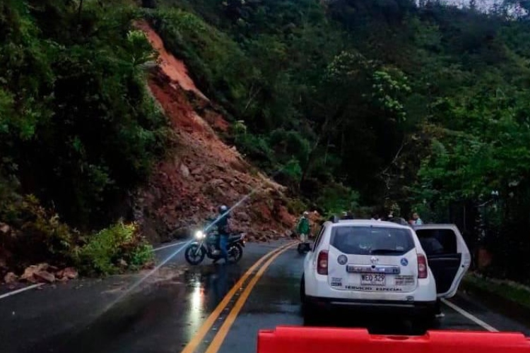 Emergencia invernal en el oriente del país deja carreteras bloqueadas y millonarias pérdidas