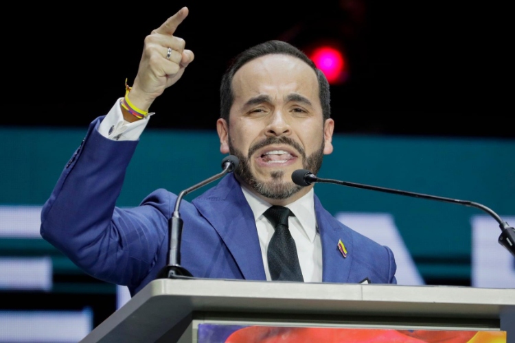 Abelardo impone voceros únicos y redefine la comunicación del Ejecutivo
