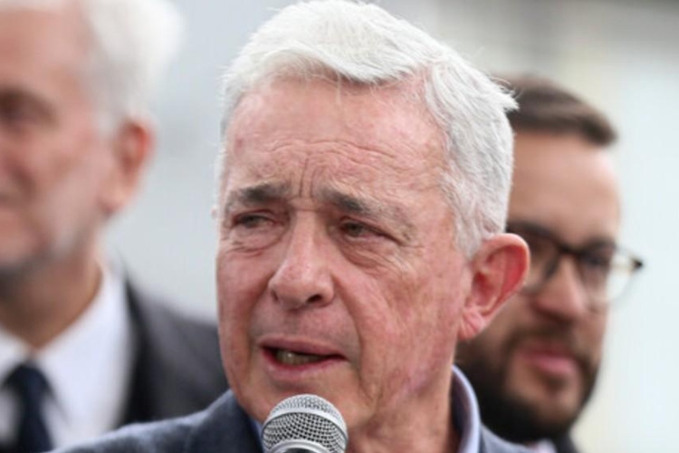 Gobierno autoriza traslado de Santiago Uribe y expresidente Uribe responde con mensaje público