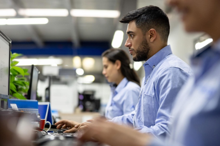 ¿Le pidieron trabajar el 13 de julio? Esto es lo que debe recibir en su salario
