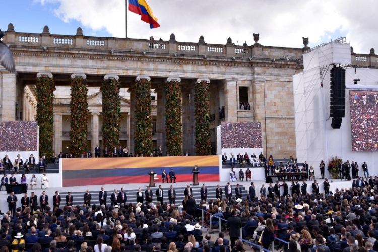 Pulso político por la posesión: Petro se aparta y deja decisión al Congreso