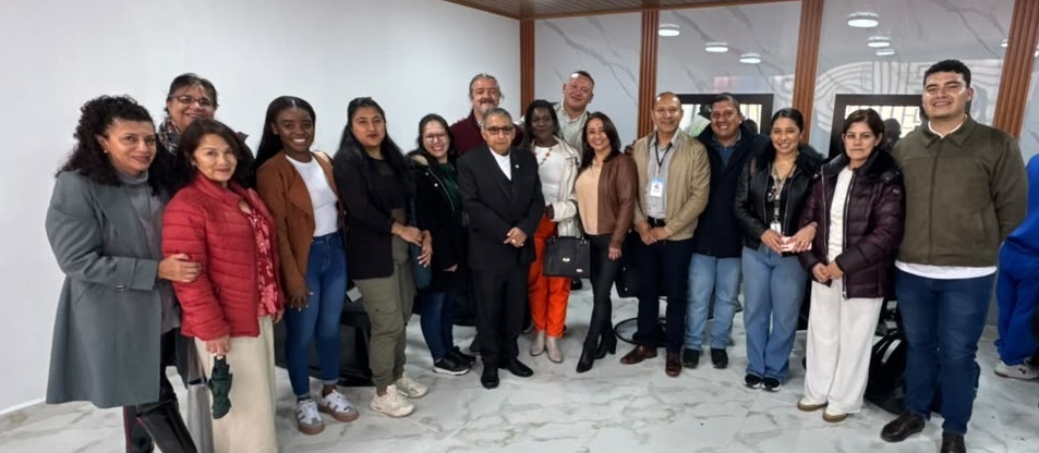 En la imagen aparecen Tania Rosero, Julia Ibarra, Luz Obando, Solmar Estupiñán, Pola Ramírez, Angie Ruano, Edgar Burbano, Luis Higuera, Jeimmy Caicedo, Alzira Martínez, William Arévalo, María Lucero, Dualter Gutiérrez, Ademir Contreras, Corina Erazo y Wilmer Toro.