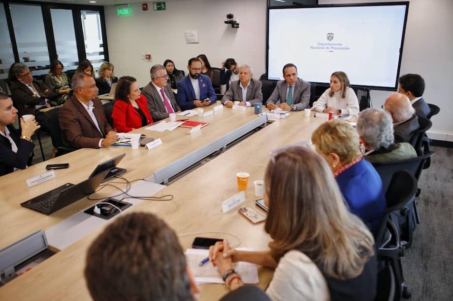 Sector empresarial mantiene expectativa frente a las primeras decisiones económicas del nuevo Gobierno.