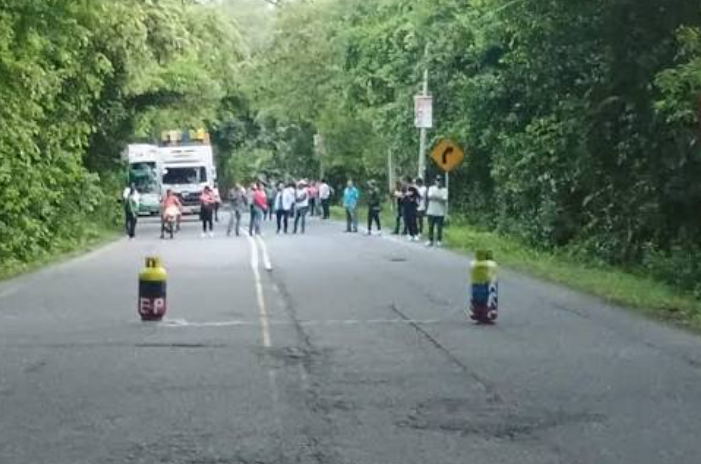 Cierran la Panamericana entre Popayán y Pasto tras ataque en Patía
