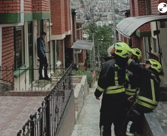 Preocupación por la salud de la cantante Anaís tras ser vista caminando sin ropa por una carretera