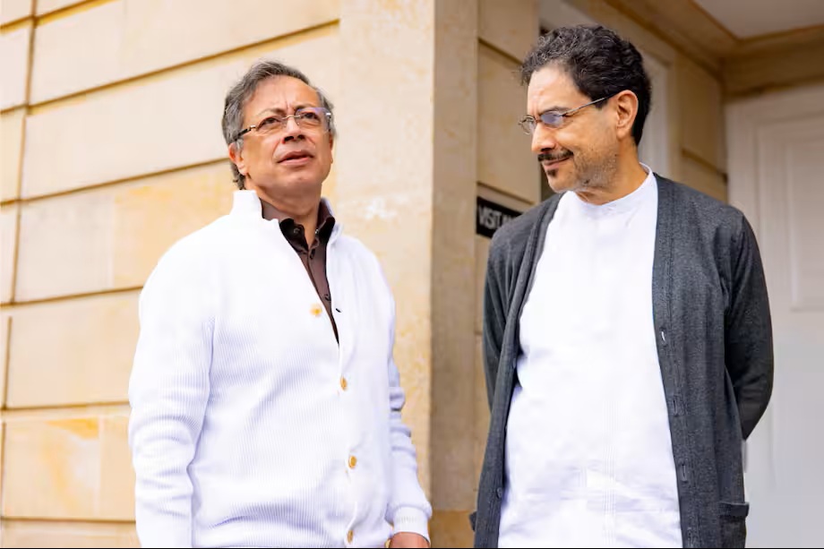 Alerta de entrampamiento: Cepeda exige a la Fiscalía revelar si existe una operación encubierta de la DEA contra él y Gustavo Petro