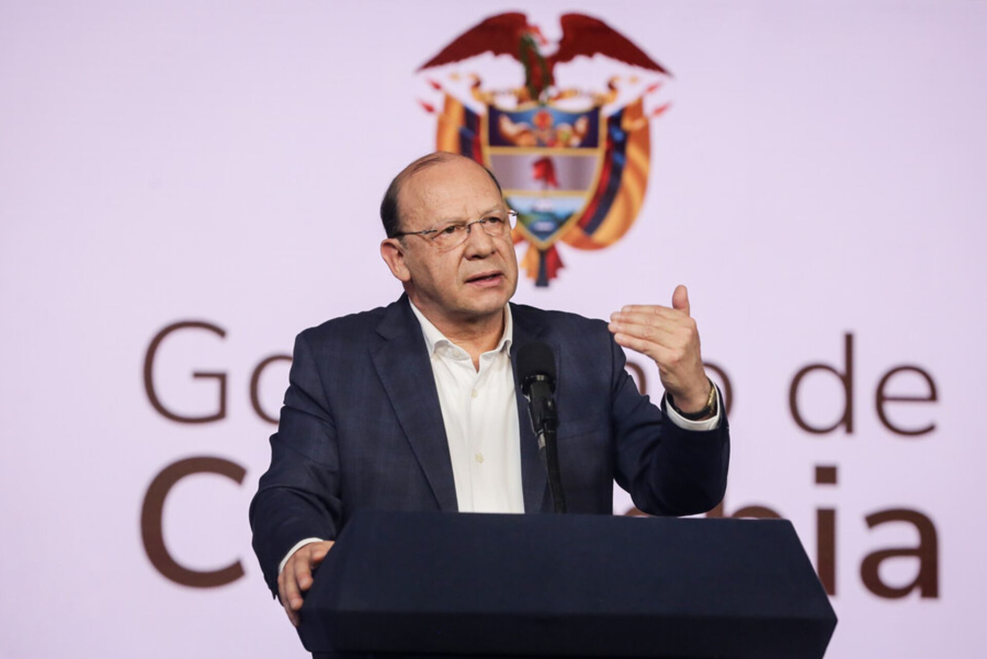 Gobierno prepara ajuste fiscal y cambios logísticos en su plan económico