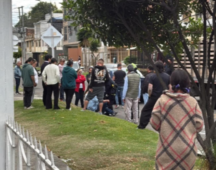 Residentes del barrio José Joaquín Vargas retienen a presuntos implicados en hurtos