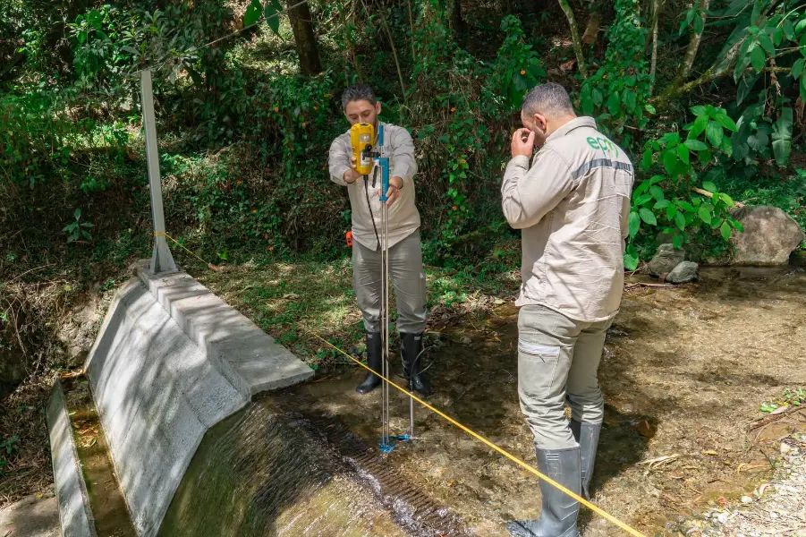 EPM anuncia racionamiento nocturno de agua en seis comunas de Medellín por intensa sequía