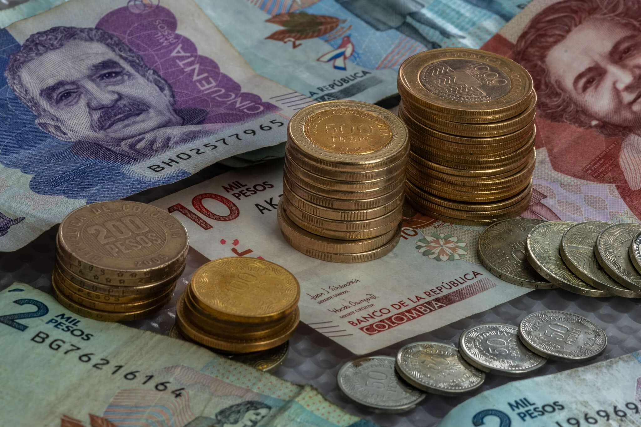 Dólar en Colombia vuelve a ganar terreno y supera los $3.200