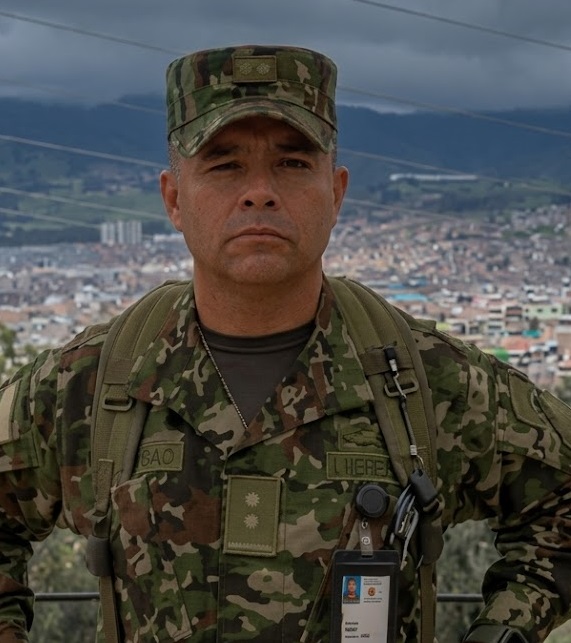 Milton Escobar, comandante.