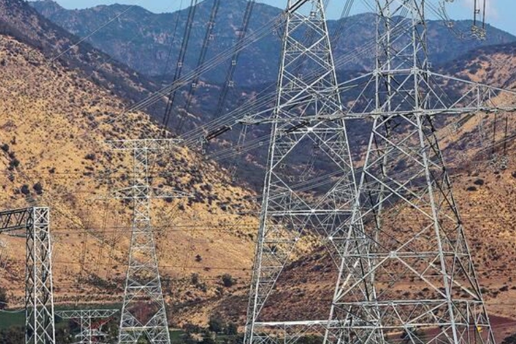 Línea Kimal-Lo Aguirre: la megainfraestructura que busca acabar con el desperdicio de energía solar en el norte de Chile