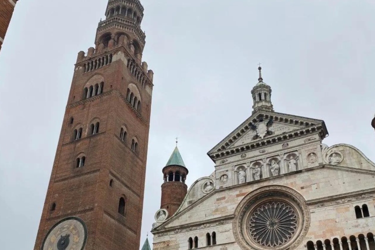 Tormenta extrema en Lombardía arrasa Cremona: miles de autos dañados y edificios históricos afectados