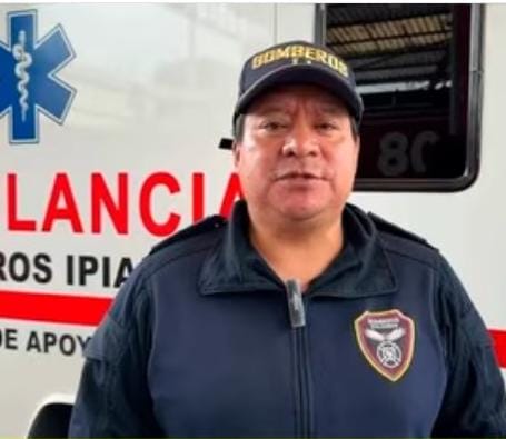 Bomberos de Ipiales combaten un incendio forestal en Cumbal