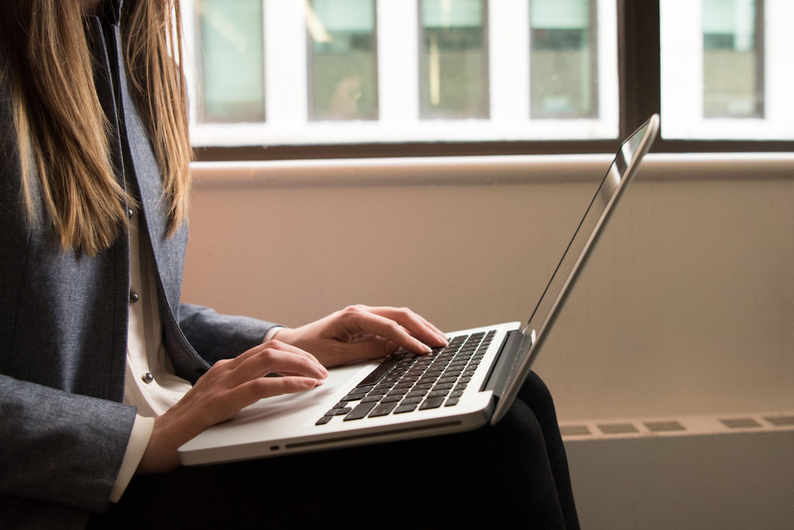 ¡La inteligencia artificial ya está cambiando el trabajo! Estas habilidades podrían marcar la diferencia para conseguir empleo