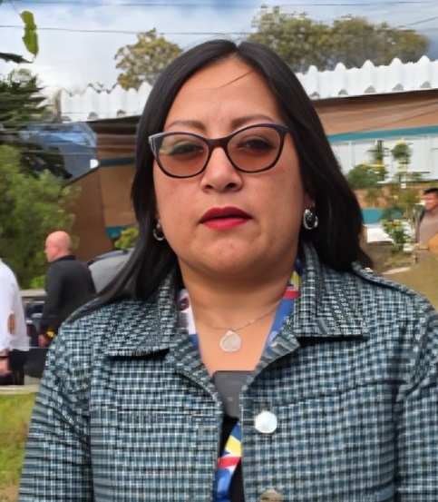 Silvia Pupiales, secretaria.