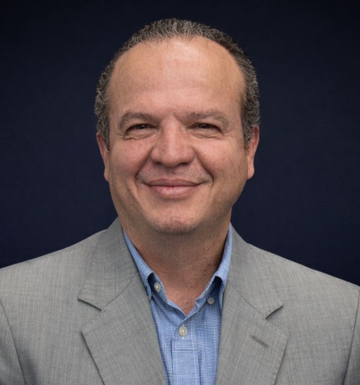 Antonio José Veira, gerente.