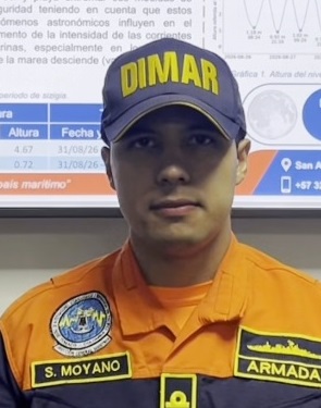Santiago Moyano, teniente.