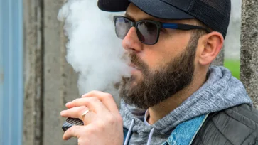 Invima y el cerco a los vapeadores en Colombia: ¿Por qué su venta ilegal representa un grave riesgo para la salud?