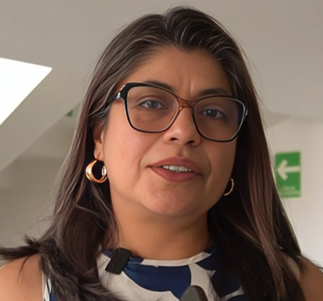 Yamile Devia, directora.