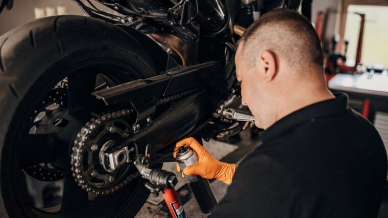 ¿Cada cuánto tiempo debe lubricar la cadena de su moto? Recomendaciones de expertos