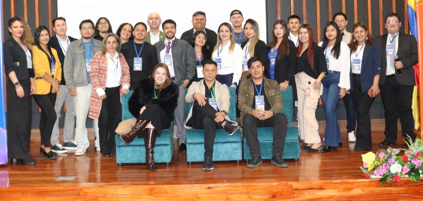 En el encuentro entre estudiantes y empresarios participaron, de izquierda a derecha, Juan Camilo Bucheli, Jaider Caicedo, Sebastián Castro, Lolita Estrada, Johana Estupiñán, Carlos Guancha, Ana María Molina, Alex Mora, Gabriel Moreno, María Alejandra Pabón, Nathalia Paz, Mauricio Paz, Alejandra Reina, Alexandra Revelo, Kevin Rivera, Silvana Rodríguez, Camilo Rosales, Marcela Rosales, David Salcedo, Paola Erazo, Marilyn Villota, Daniel Obando, Darwin Insuasty, Carlos Apráez, Daniela Jaramillo, Marcos García, Daniela Castellanos, Camilo Bolaños y Juan David Gómez.
