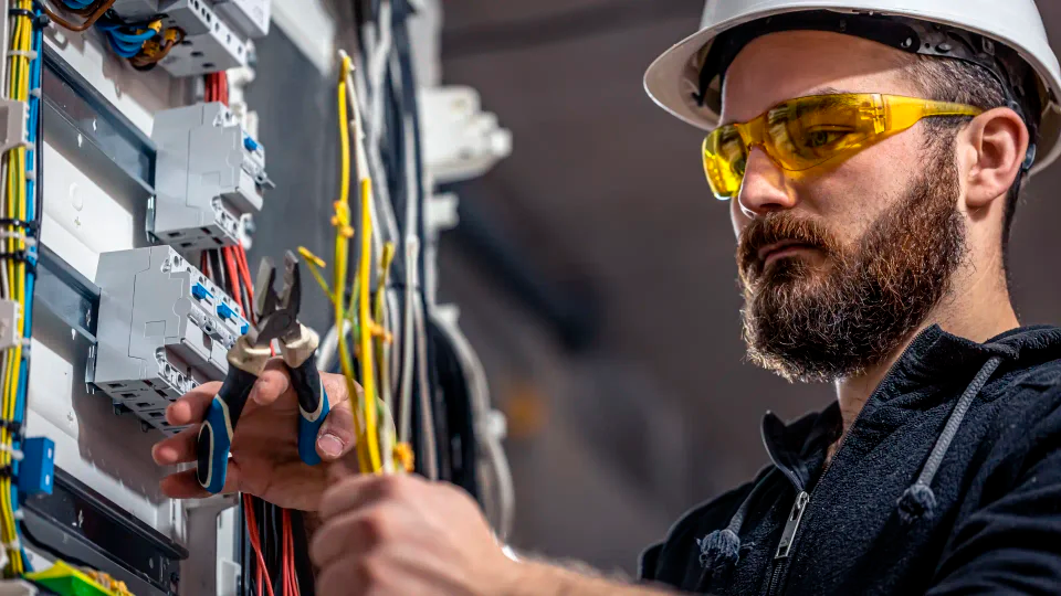 Ahorro de energía en Colombia: así funcionarán los nuevos cobros por consumir de más