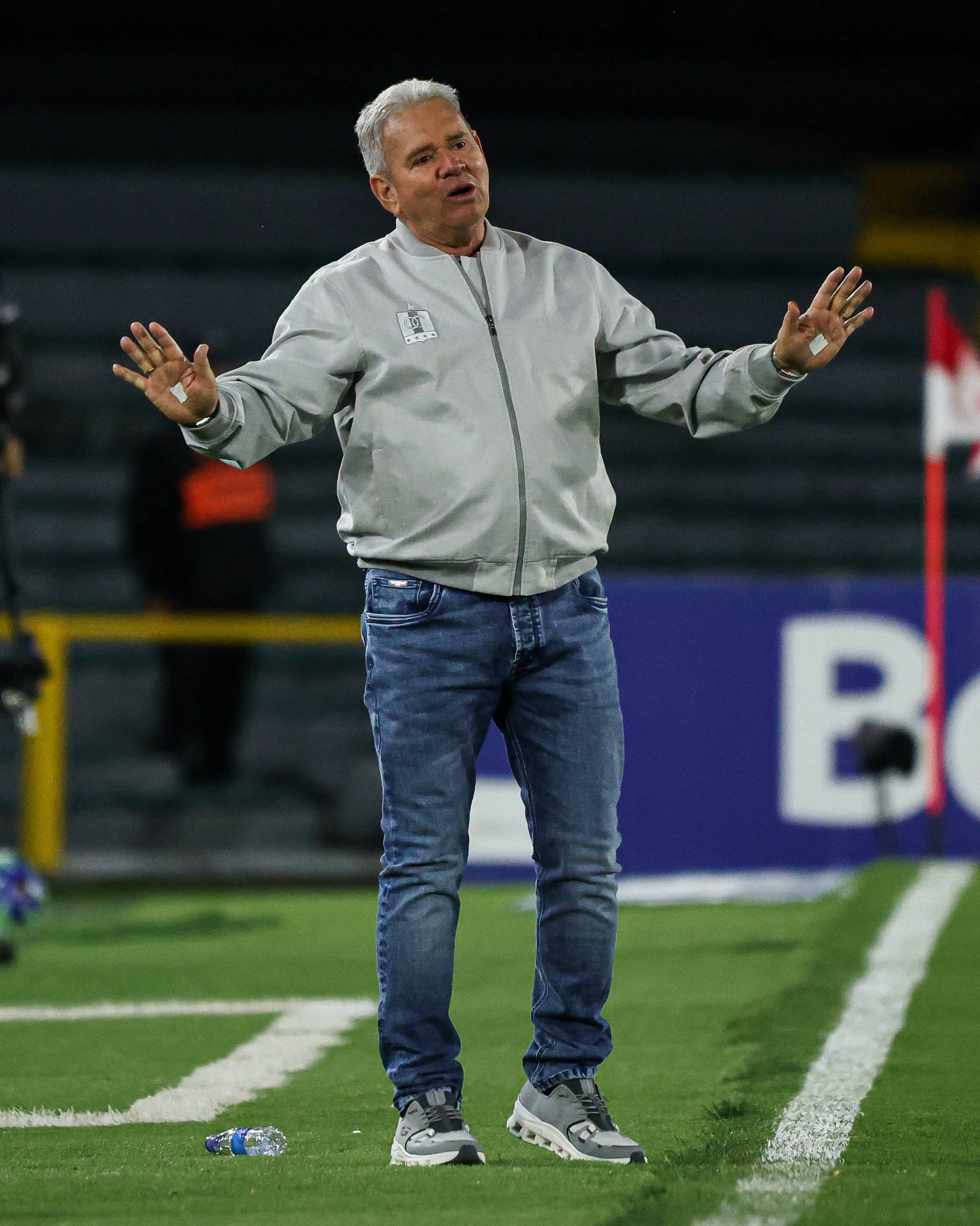 Hernán Darío ‘El Arriero’ Herrera no es más el director técnico del Once Caldas