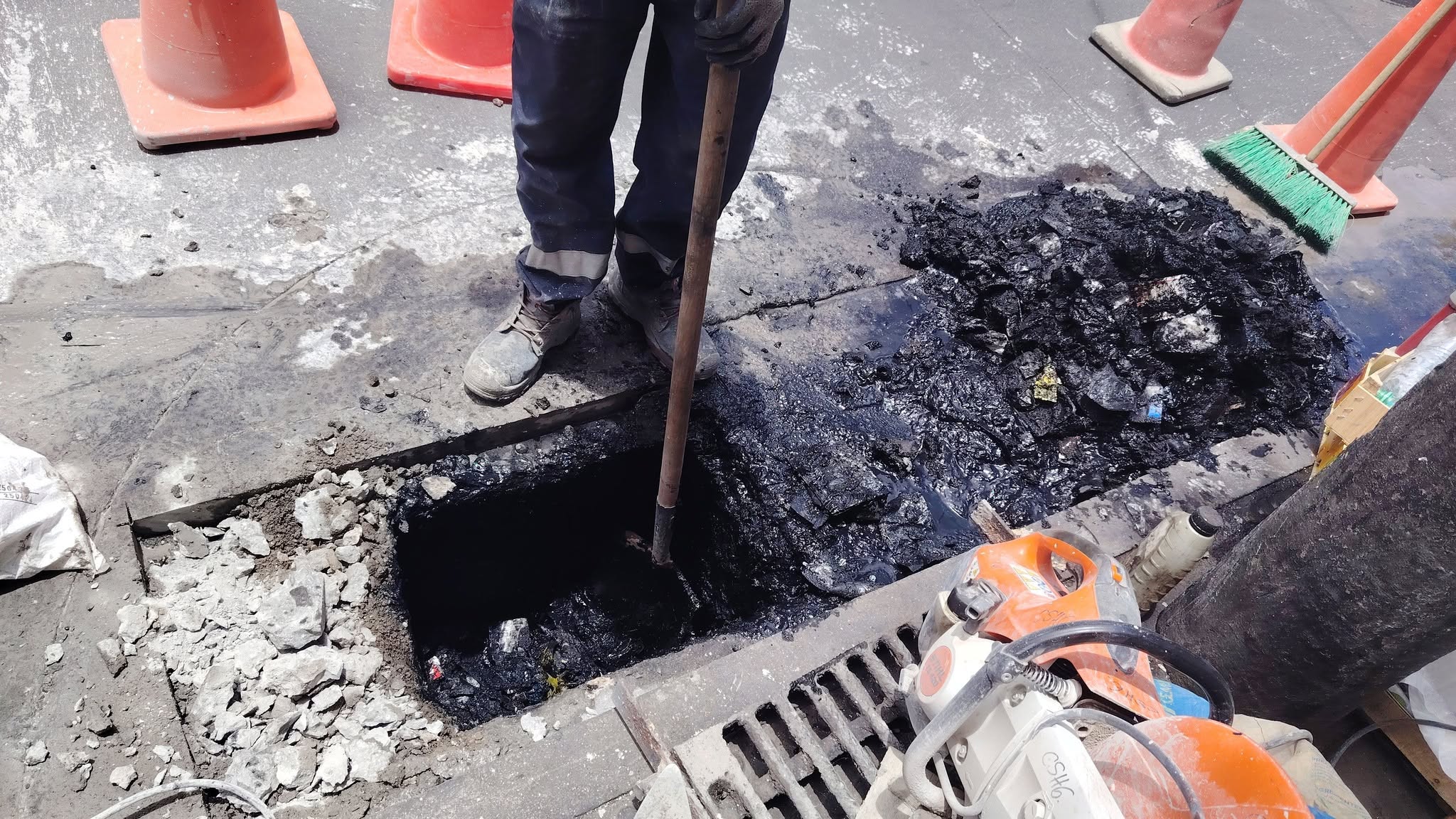 Alerta en Pasto: residuos electrónicos obstruyen el alcantarillado en plena zona comercial