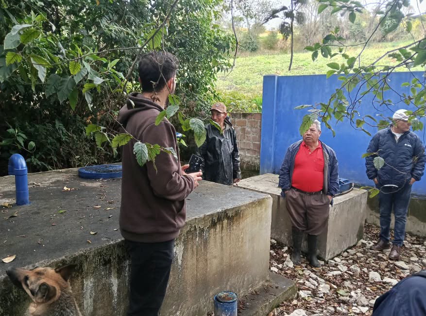 El agua que abastece a las comunidades de Catambuco enfrenta un reto: proteger sus fuentes
